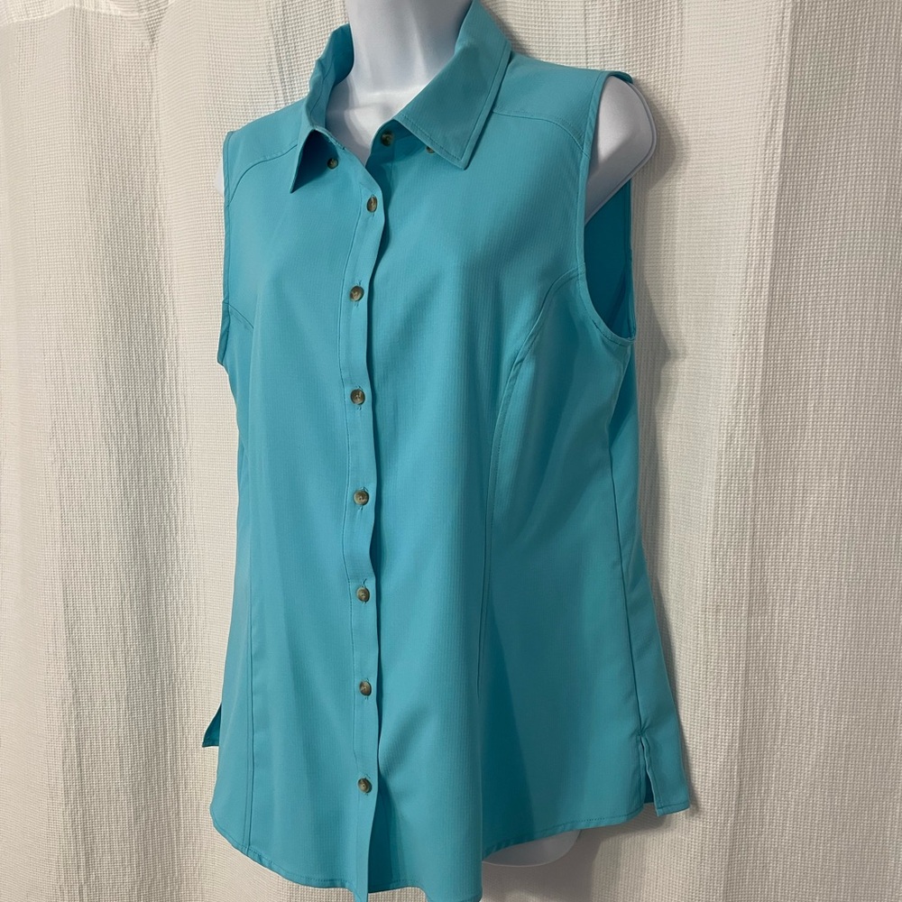 Sleeveless Button-Down Shirt in Turquoise Blue